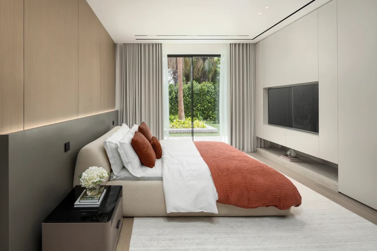 Emirates Hills Villa