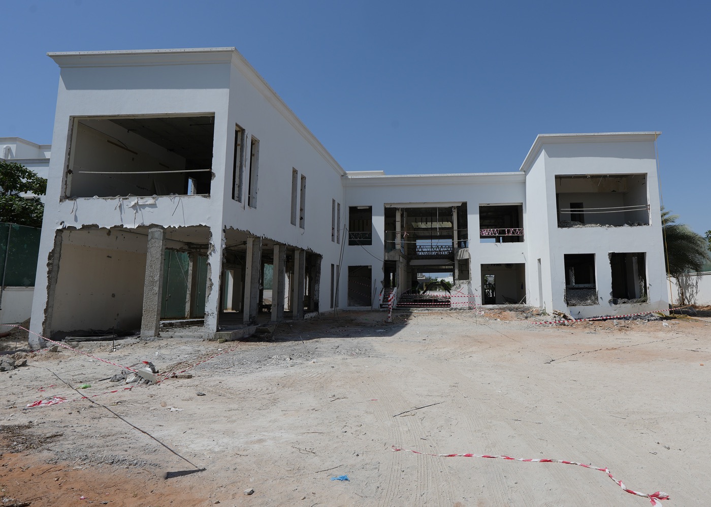 L Sector Villa
